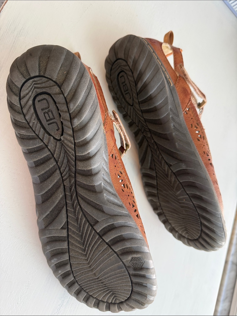 Women’s Size10 Adjustable Shoes.  Brown.  JBU - Picture 4 of 5